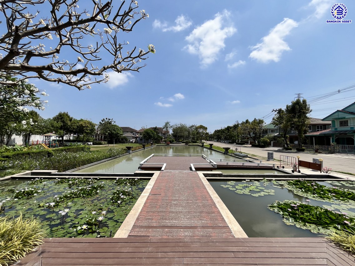 บ้านมือสองตกแต่งใหม่ โครงการ ชัยพฤกษ์ เพชรเกษม81 แบรนด์ Land&House พร้อมรองรับทุกความสุข บนเนื้อที่ 50 ตร.ว. พื้นที่ใช้สอย 194.17 ตร.ม. ฟังก์ชัน 3 ห้องนอน 3 ห้องน้ำ จอดรถได้ 2 คัน ทำเลเดินทางสะดวก เชื่อมต่อถนนเพชรเกษม ถนนมาเจริญ ใกล้เดอะมอลล์ บางแค และรถไฟฟ้าสายสีน้ำเงิน "สถานีหลักสอง"